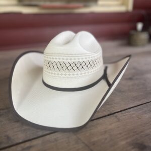 Marke RDR heller Strohhut mit brauner Einfassung am Rand.