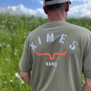 Model trägt Größe Medium. LongShirt, gerader Schnitt Unisex